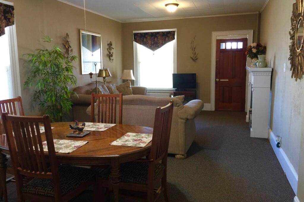 Great Gorge Guesthouse - Walk To The Falls, The Casino And All Downtown Restaurants - Across From The Aquarium 나이아가라폴스 외부 사진