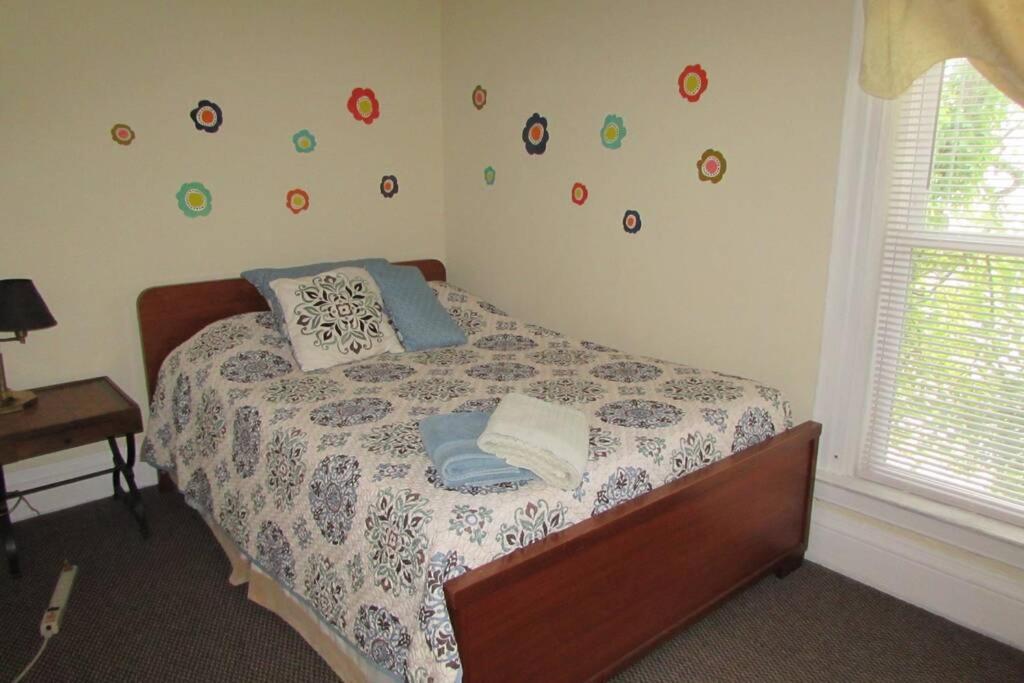 Great Gorge Guesthouse - Walk To The Falls, The Casino And All Downtown Restaurants - Across From The Aquarium 나이아가라폴스 외부 사진